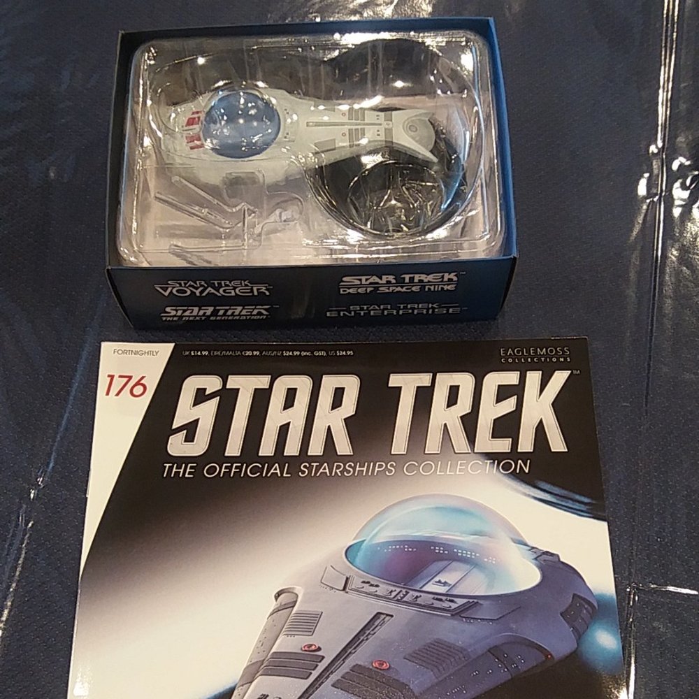 Eaglemoss Diecast Star Trek  Tarellian Starship Model With Magazine